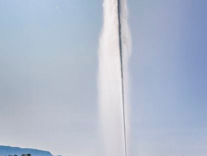 El famoso Jet d’Eau de Ginebra, que alcanza los 140 metros de altura.