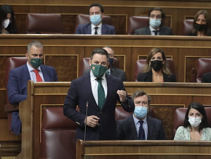 Desde la izquierda, Santiago Abascal y, Iván Espinosa de los Monteros y Macarena Olona, el pasado miércoles en el Congreso.