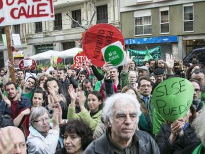 Protesta de la PAH ante la sede del PP en Barcelona.