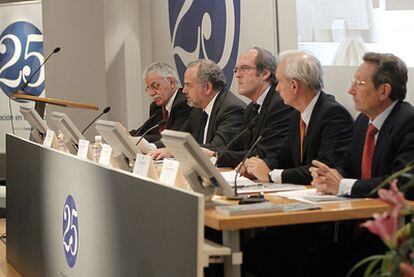 De izquierda a derecha, Juan Carlos Tedesco, Ignacio Polanco, Ángel Gabilondo, Álvaro Marchesi y Emiliano Martínez en la semana educativa de la Fundación Santillana.