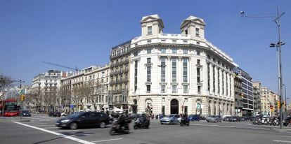 El edificio donde se encuentra Burberry en el paseo de Gràcia de Barcelona.