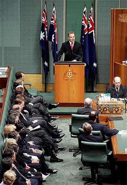 Tony Blair defiende en el Parlamento australiano la presencia de las tropas de ese país en Irak al lado de las británicas.