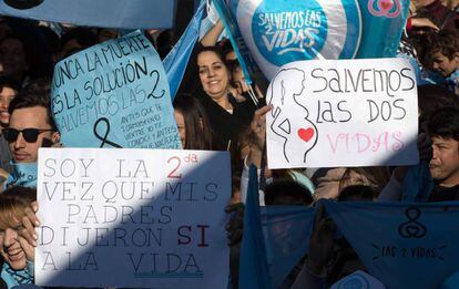Manifestantes contra la legalización del aborto en Buenos Aires.