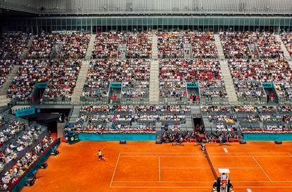 La grada abarrotada en los octavos de final del Masters de Madrid entre Alcaraz y Zverev.
