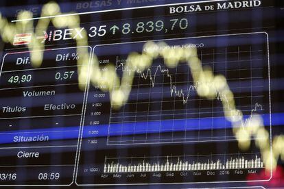 Panel informativo de la Bolsa de Madrid, en una imagen tomada ayer.