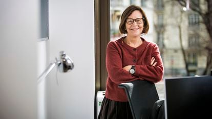 La editora Sigrid Kraus, en el despacho que deja en la sede de Penguin Random House, desde donde ha dirigido Salamandra durante los últimos años.