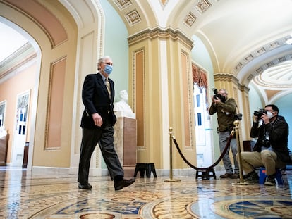 El líder de la minoría en el Senado, Mitch McConnell, a su llegada este sábado al Capitolio.