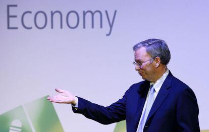 Eric Schmidt, presidente ejecutivo de Google, durante su charla en la feria mundial del m&oacute;vil. 