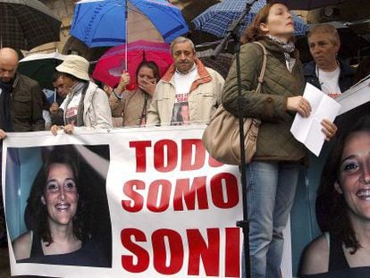 Familiares y amigos de Sonia Iglesias se manifiestan en 2010.