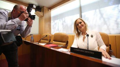 Cifuentes, en la comparecencia ante la comisi&oacute;n de la corrupci&oacute;n en junio.