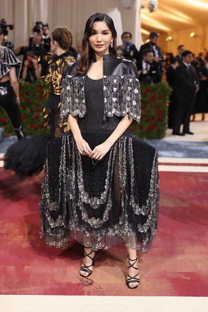 Gemma Chan confió en Louis Vuitton para la cita más importante de la moda en Nueva York.