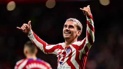 El atlético Antoine Griezmann celebra un tanto en el Cívitas Metropolitano.