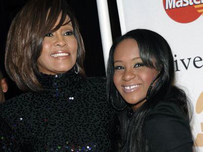 Bobbi Kristina Brown, al costat de la seva mare, Whitney Houston, el 2011.