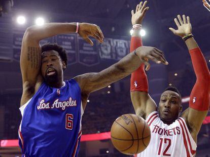 DeAndre Jordan y Dwight Howard.