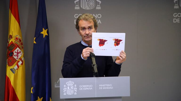 El director del Centro de Coordinación de Alertas y Emergencias Sanitarias del Ministerio de Sanidad, Fernando Simón, ofrece una rueda de prensa el 3 de diciembre en la sede del Ministerio de Sanidad en Madrid.