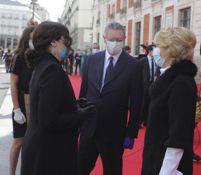 Isabel Díaz Ayuso, con los expresidentes madrileños Esperanza Aguirre y Alberto Ruiz-Gallardón, este 2 de mayo.