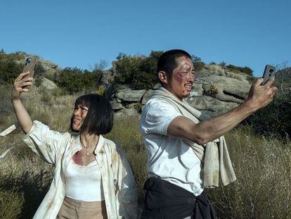 Steven Yeun y Ali Wong en 'Bronca'.