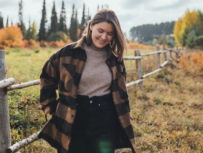 Combina a la perfección con jeans, minifaldas y hasta vestidos. GETTY IMAGES.