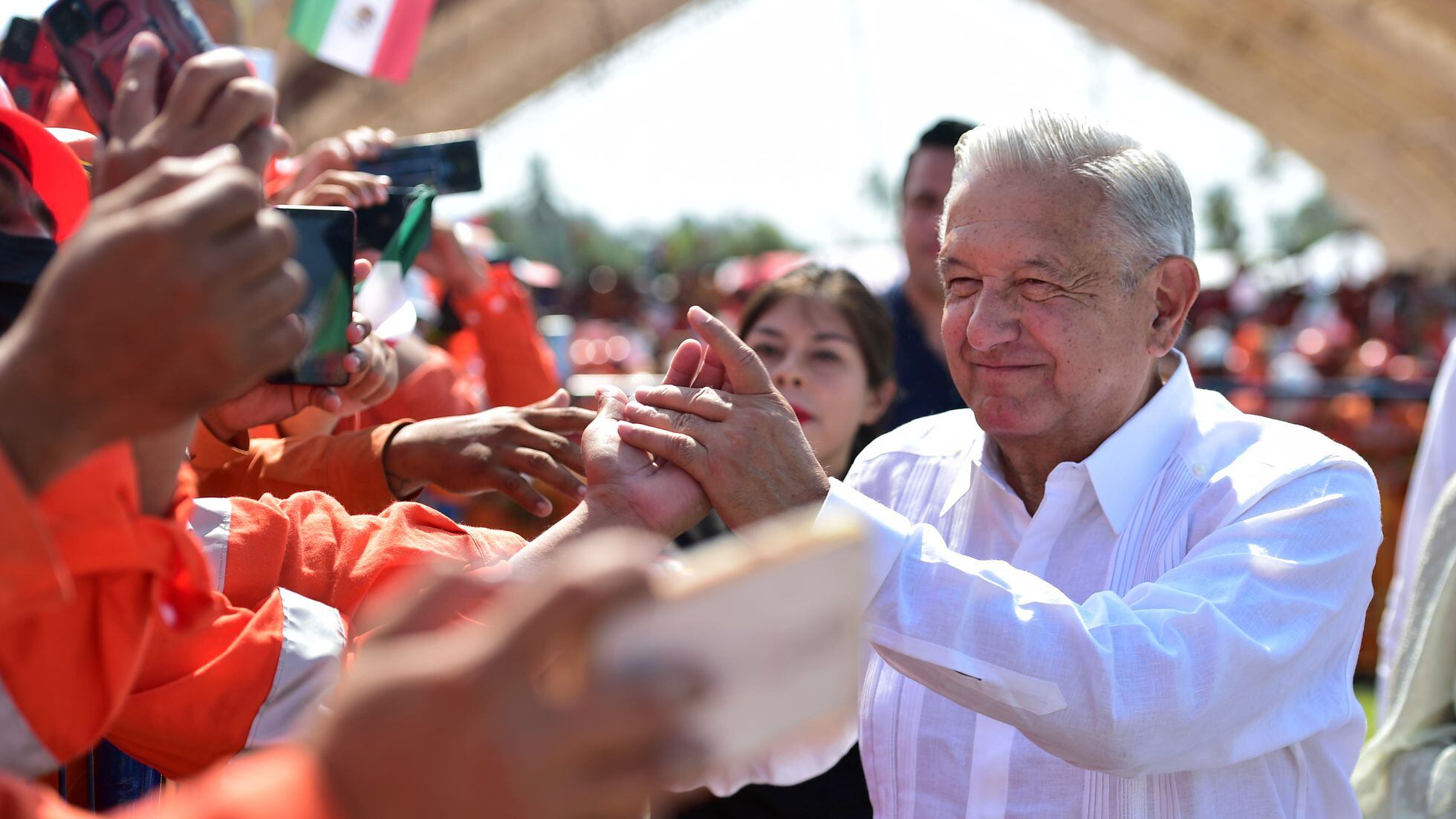 Pide a AMLO tumbar Reforma Energética. COPARMEX - Columnas de México