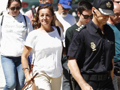 Dolores Fernández Ochoa, hermana de Blanca, durante las labores de búsqueda.