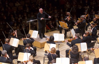 Daniel Barenboim dirige a la Staatskapelle de Berlín, una creación personalísima del director argentino.