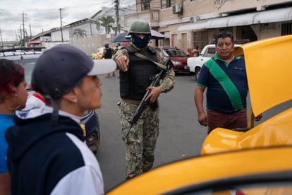 A group of soldiers carries out a vehicle control operation outside the Caraguay Municipal Market, in the south of Guayaquil.  Following the declaration of a state of internal armed conflict, the president ordered the armed forces to patrol the streets and safeguard public order.