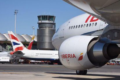 Aviones de British Airways e Iberia, ambas de IAG.