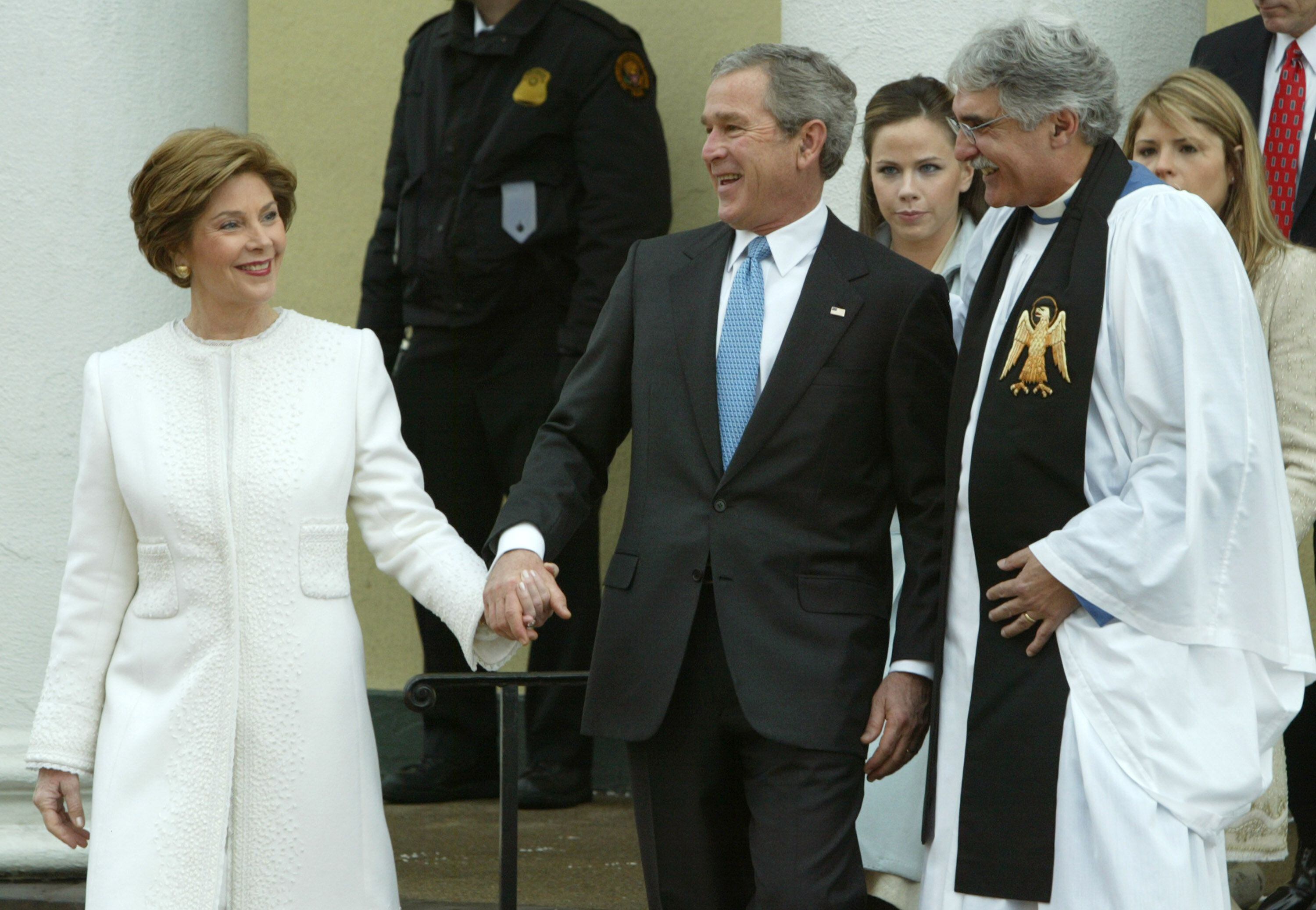 George y Laura Bush salen de un servicio religioso justo antes de la toma de posesión del presidente, el 20 de enero de 2005 en Washington.