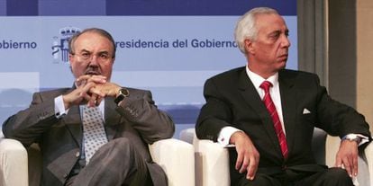 Pedro Solbes, exvicepresidente del Gobierno y David Taguas, exjefe de la Oficina Económica del Gobierno, en el año 2007.