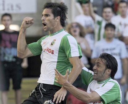 Adrián celebra su gol.