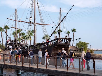 Actividades en el Muelle de las Carabelas, en Huelva, por el Día de la Hispanidad, el martes.