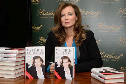 Valerie Trierweiler, en la firma de ejemplares en una librer&iacute;a de Londres el pasado nomviembre.