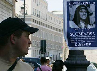 Carteles en Roma por la desaparecida Emanuela Orlandi.