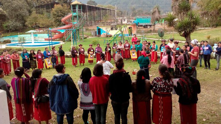 Encuentro de sanación con mujeres maya Ixhiles.