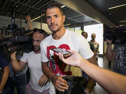 Vitolo a su llegada al aeropuerto de Gran Canaria.