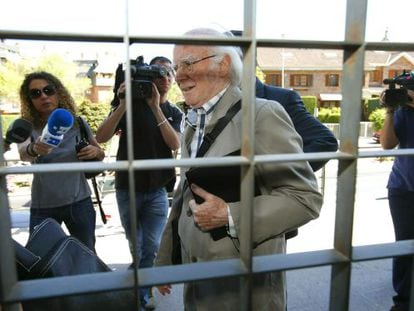 El expresidente de la SGAE, Eduardo Bautista hoy  a su llegada a los juzgados de Majadahonda
 
 
 
 
 Juzgados Majadahonda tedy .Juan Carlos Hidalgo.