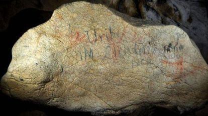 Restos hallados en la cueva de Lumentxa.