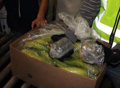Imagen de una de las cajas de plátanos en la que los narcotraficantes ocultaban la droga