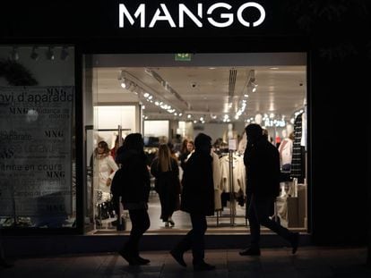 Tienda de la firma Mango en la calle de Goya, en Madrid.  