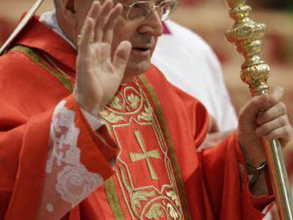 El cardenal Angelo Sodano celebra una misa por la la elección del nuevo papa en la Basílica de San Pedro este martes
