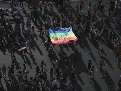 Una bandera arcoíris durante la fiesta del Orgullo LGTBI de 2018.