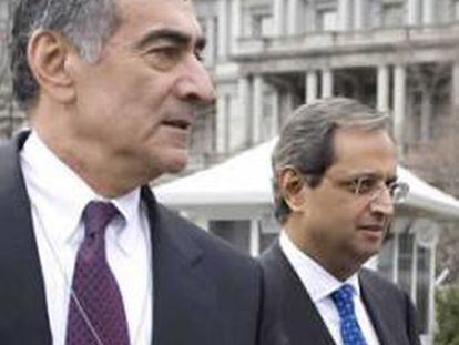 El consejero ejecutivo de Morgan Stanley, John Mack, junto con el director ejecutivo de Citigroup, Vikram Pandit.