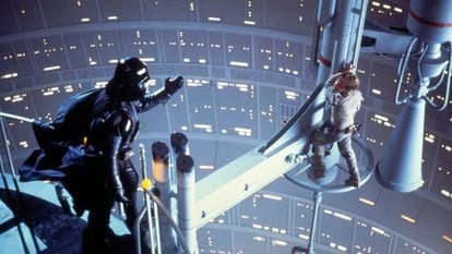 La de 'La guerra de las galaxias' es una de las franquicias más paradigmáticas. A las seis películas de la saga (de momento: 'El despertar de la fuerza' llegará a los cines el próximo 18 de diciembre) hay que sumar un centenar de videojuegos que convirtieron a George Lucas en uno de los hombres clave del mundo del entretenimiento.