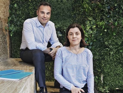 Mariona Vicens, responsable de innovación y transformación digital, y Jordi Nicolau, director ejecutivo de 'global consumer experience' en Sabadell.