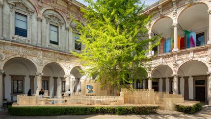 El pabellón Nutura en el claustro del Filarete, en la Università Statale, de Milán donde se inauguró en el Salone del Mobile.