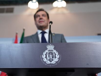 El presidente de la Junta, Juanma Moreno, comparece en el Palacio de San Telmo tras la octava reunión de la conferencia de presidentes autonómicos con el presidente del Gobierno, Pedro Sánchez.