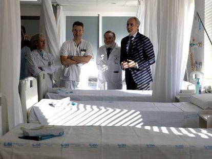 El consejero de Sanidad de la Comunidad de Madrid, Enrique Ruiz Escudero, visita las nuevas instalaciones de Urgencias.