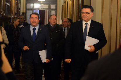 Julio Flores (derecha), acusado de recibir sobornos, junto al alcalde de A Coru&ntilde;a, Carlos Negreira. 