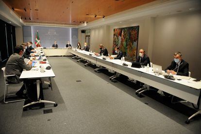 Reunión de la comisión de expertos este jueves en la sede de la presidencia vasca.