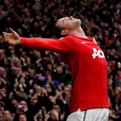 Rooney disfruta del momento; ha decidido el derbi de Manchester con una chilena inolvidable.